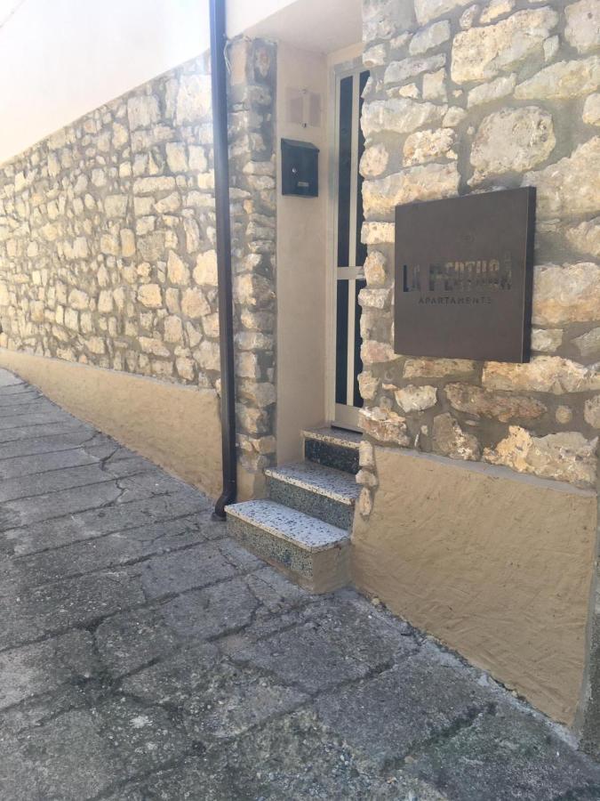 Apartaments La Pertusa 2O Corca  Экстерьер фото